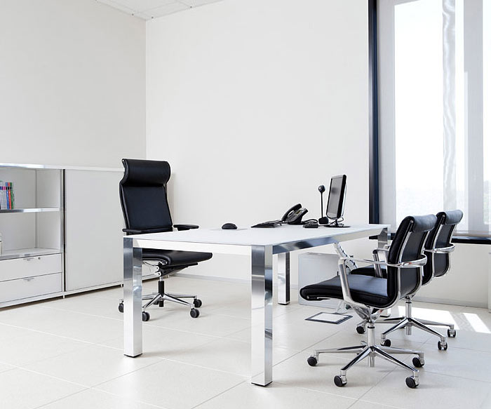 ICF P80 Table de bureau design pour agences cabinets d'avocats ou cabinets médicaux ICF P80 Table de bureau design pour agences cabinets d'avocats ou cabinets médicaux