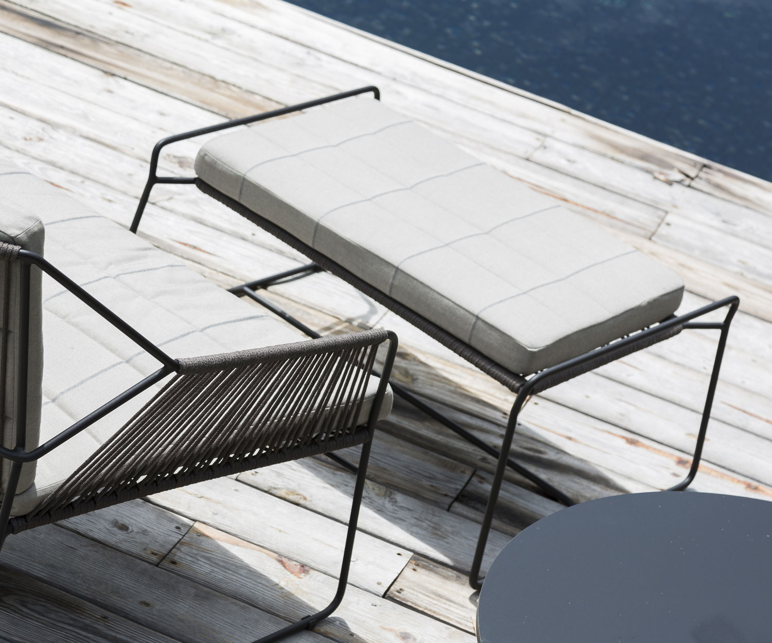 Fauteuil design Sandur Schnur de haute qualité Oasiq avec tabouret Sandur Schnur Fauteuil design Sandur Schnur de haute qualité Oasiq avec tabouret Sandur Schnur