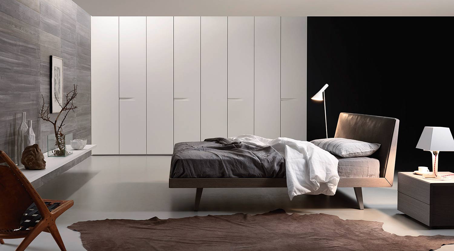 Elégante armoire à portes battantes