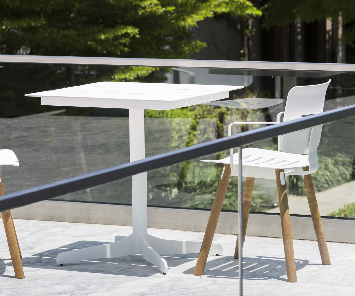 Oasiq Ceru Aluminium Table à manger L 80 cm blanc Oasiq Ceru Aluminium Table à manger L 80 cm blanc