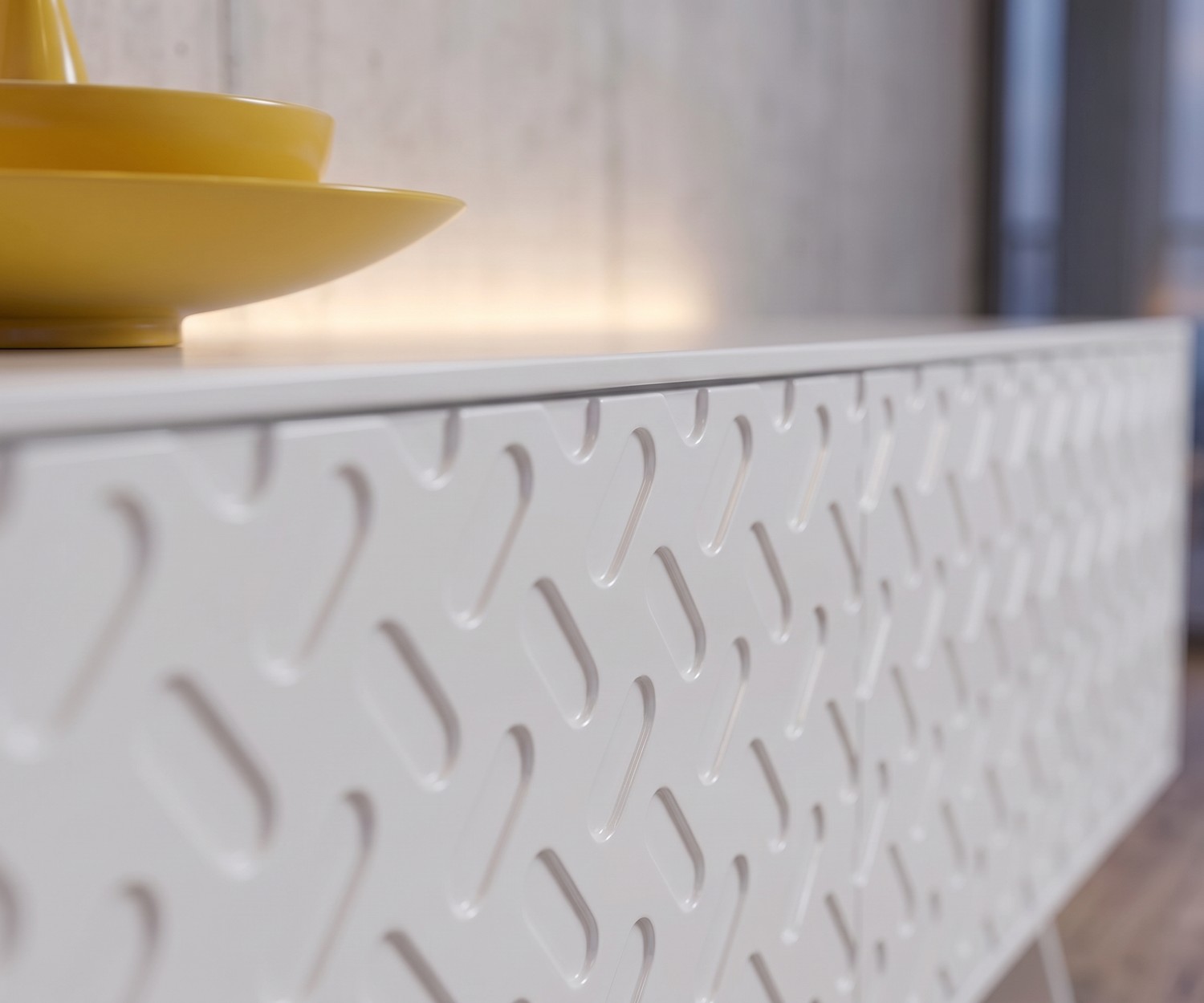 Buffet design blanc à façade gaufrée Alhambra 003 Buffet design Alhambra 003 pour le salon avec façade blanche gaufrée effet métal, meuble de rangement moderne et élégant.