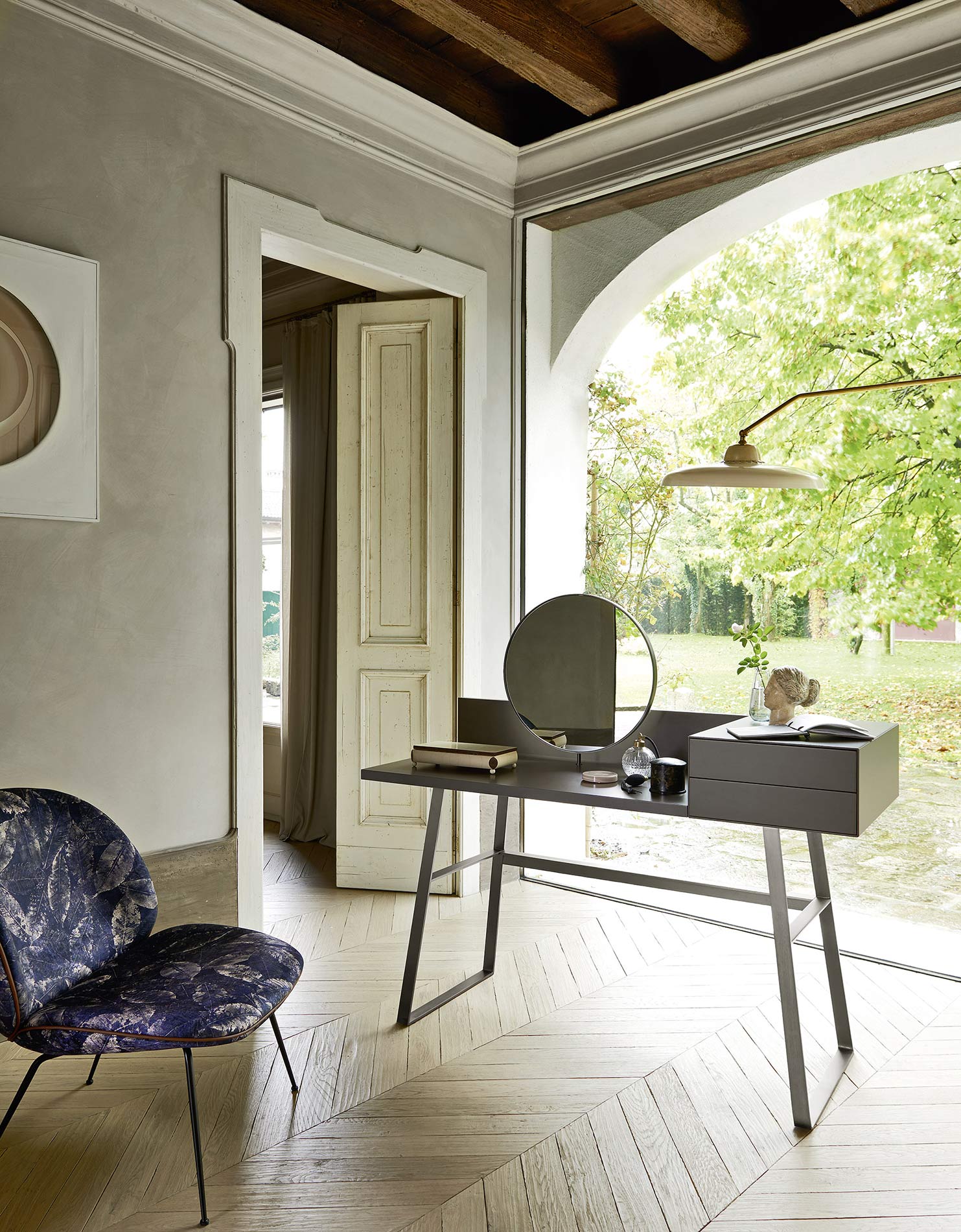 Coiffeuse design avec miroir