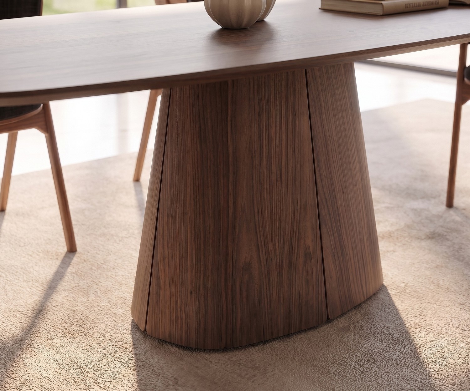 Table de repas ovale en bois al2 tessera 001 dans une salle à manger moderne et lumineuse avec chaises design.