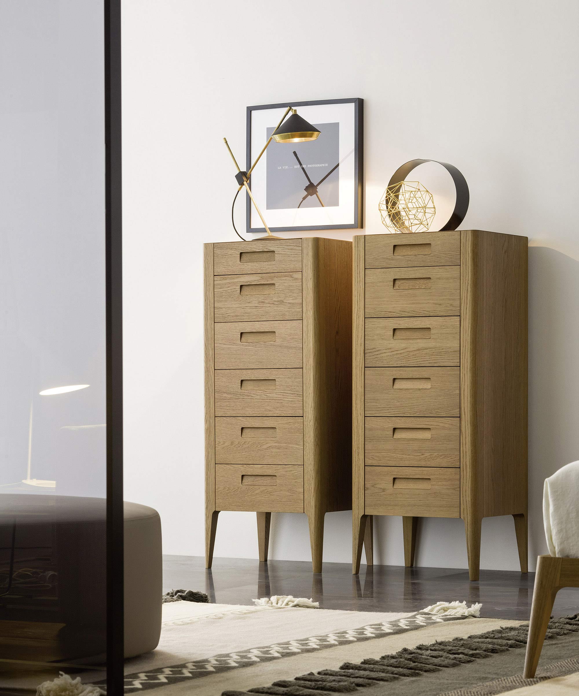Commode haute en bois massif d'Italie