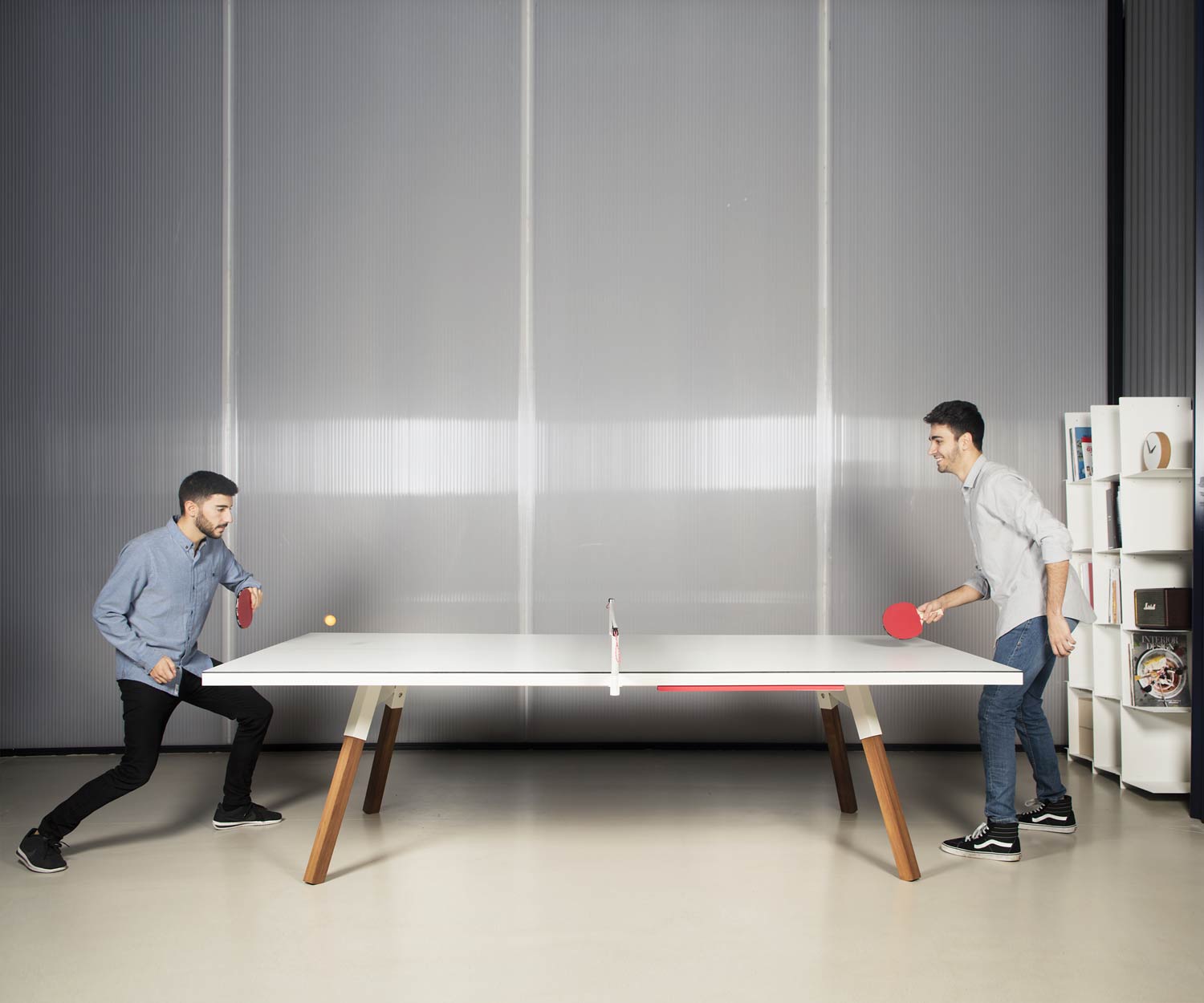 Table de ping-pong au design moderne Table de ping-pong au design moderne