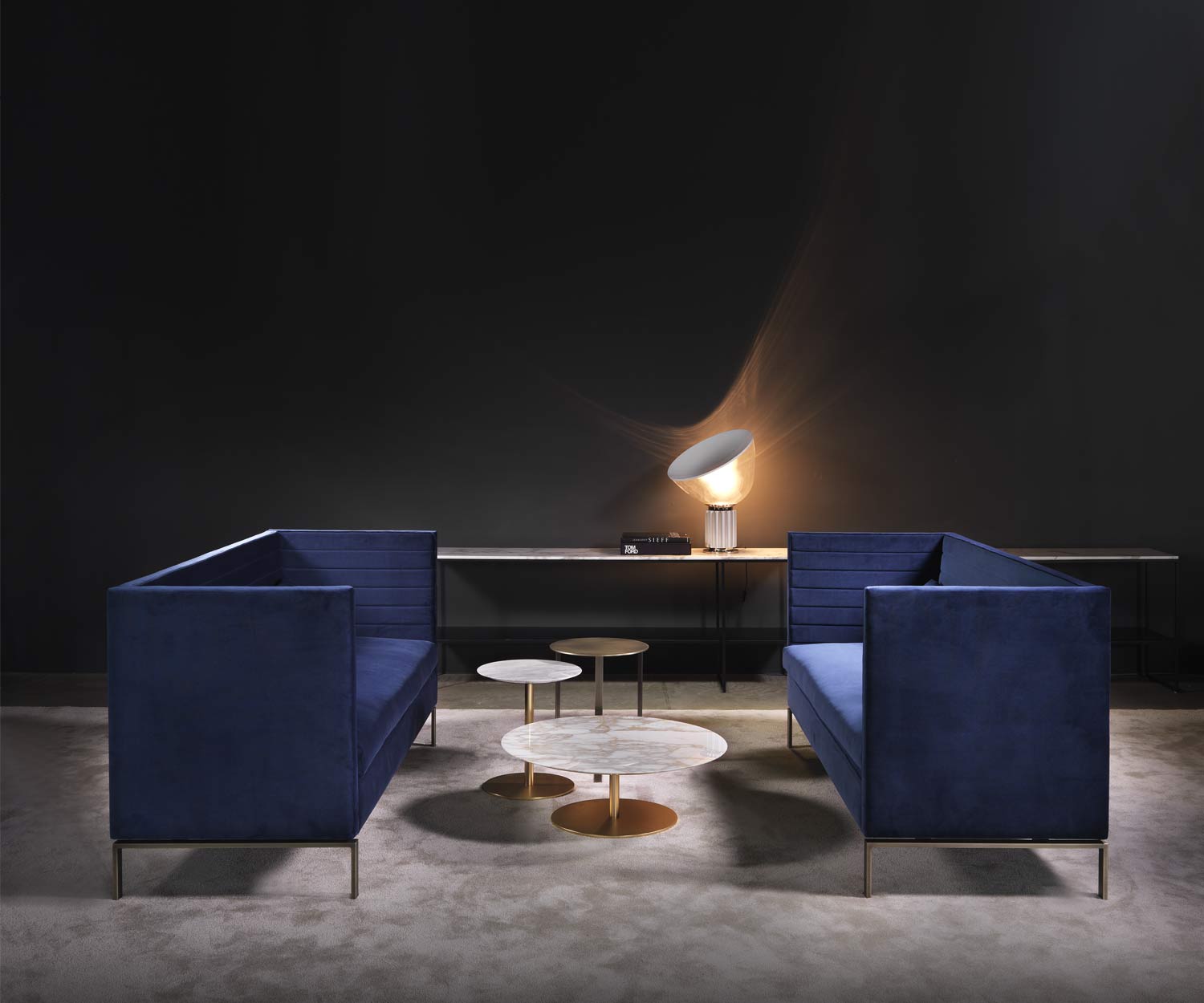 Canapé lounge design Stripes avec dossier haut de Marelli Canapé lounge design Stripes avec dossier haut de Marelli