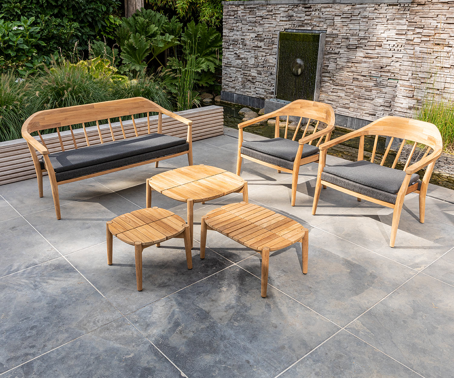 Résistant aux intempéries Oasiq Design Canapé de jardin 2 places Copenhagen sur terrasse avec table d'appoint Résistant aux intempéries Oasiq Design Canapé de jardin 2 places Copenhagen sur terrasse avec table d'appoint