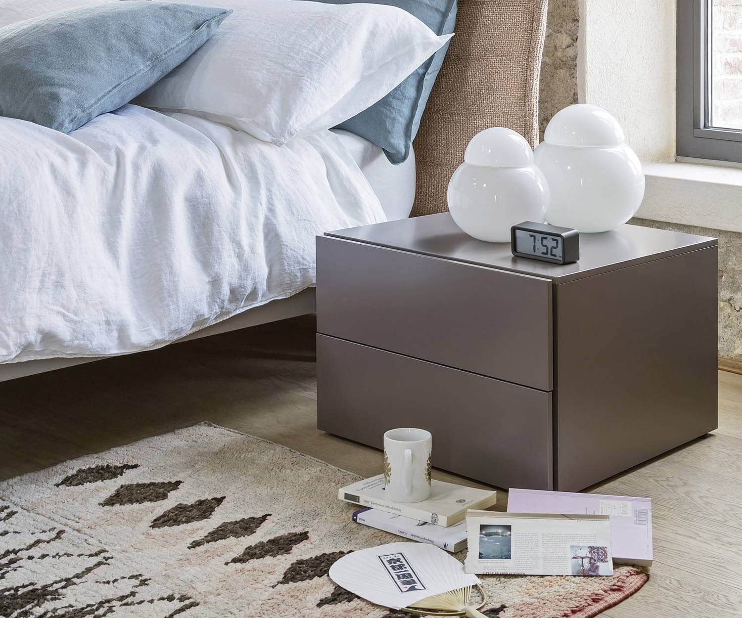 Table de nuit design moderne Novamobili Easy 2 Table de nuit design moderne Novamobili Easy 2