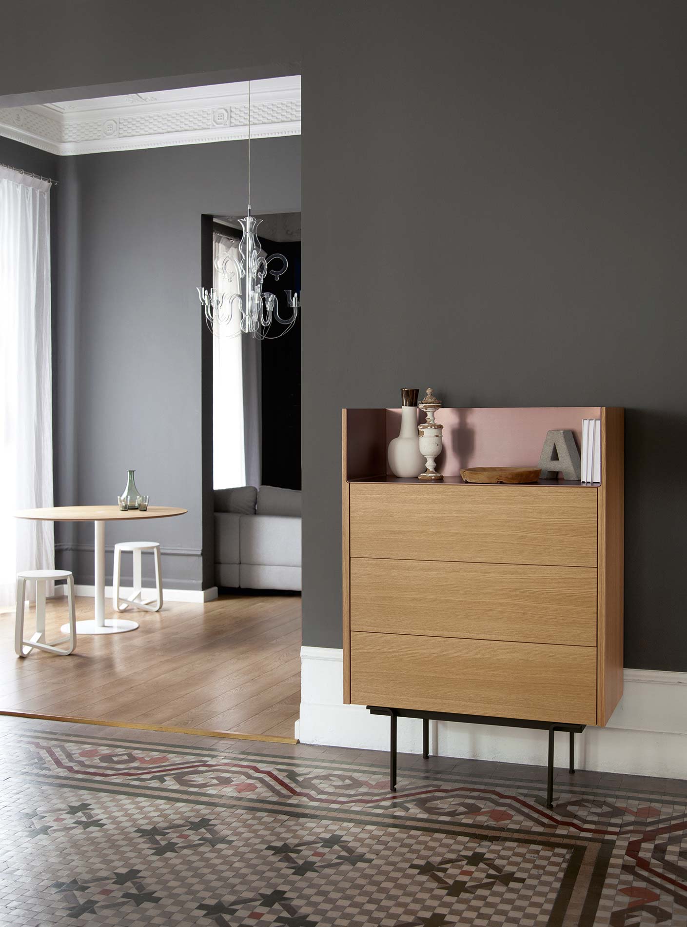 Commode haute en bois