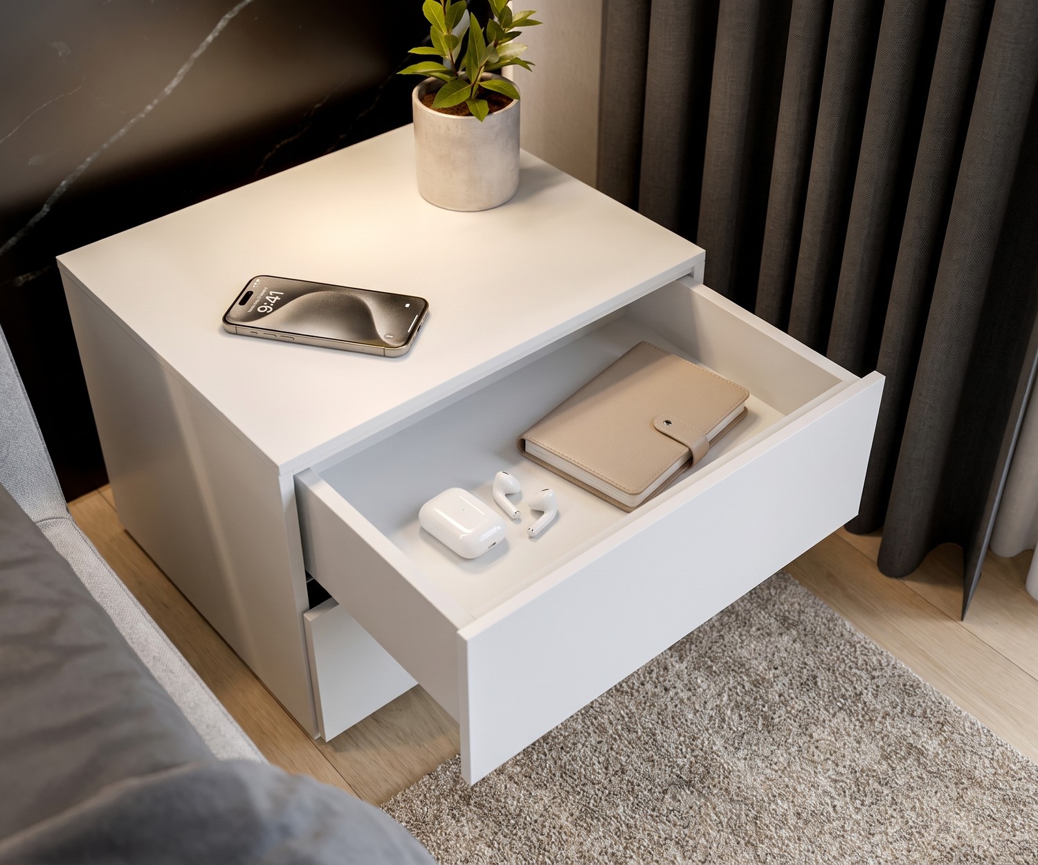 Table de chevet Novamobili Easy à 2 tiroirs dans une chambre moderne, table de nuit design blanche avec tiroir ouvert.