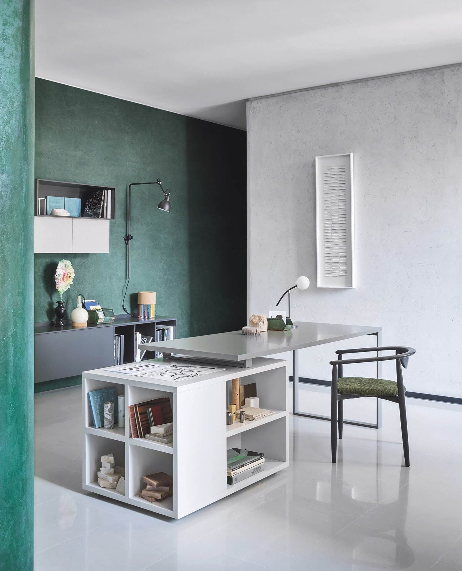 Bureau avec étagère