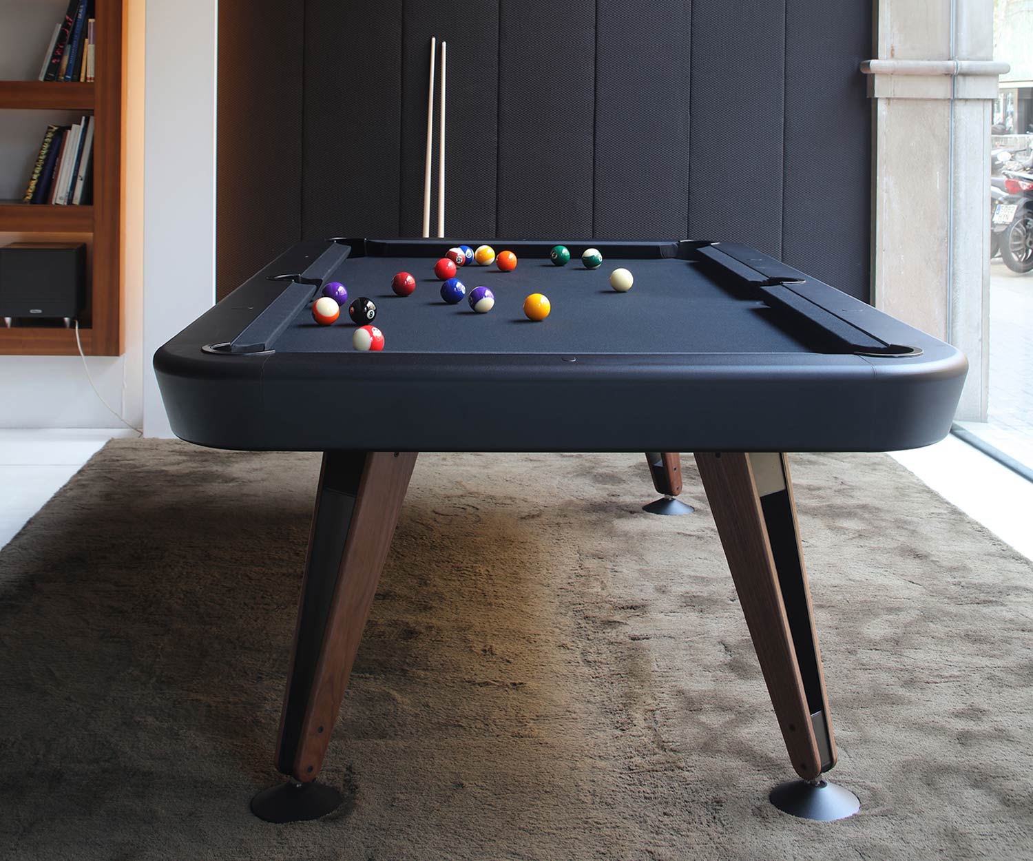 RS Barcelona Table de billard diagonale avec pieds en bois et acier RS Barcelona Table de billard diagonale avec pieds en bois et acier