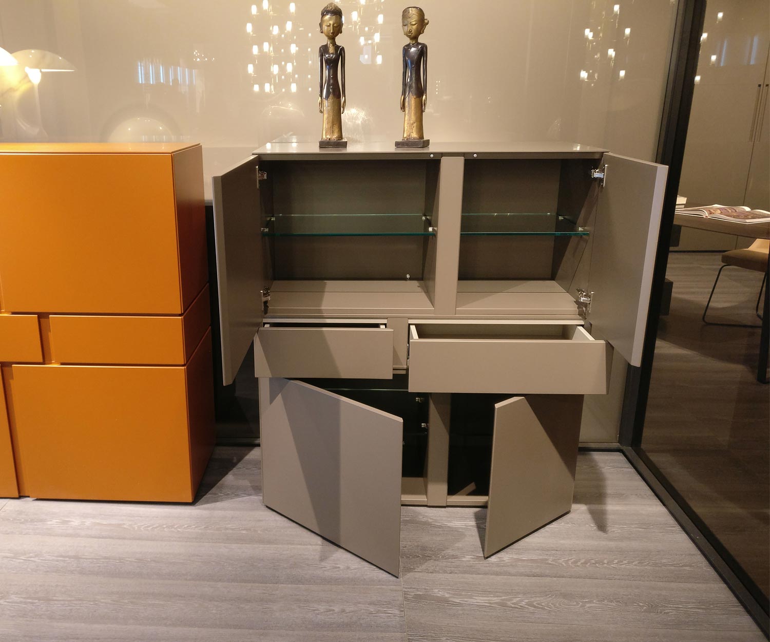 Haute qualité Livitalia Abaco Design Highboard Intérieur lorsque les éléments sont ouverts Haute qualité Livitalia Abaco Design Highboard Intérieur lorsque les éléments sont ouverts