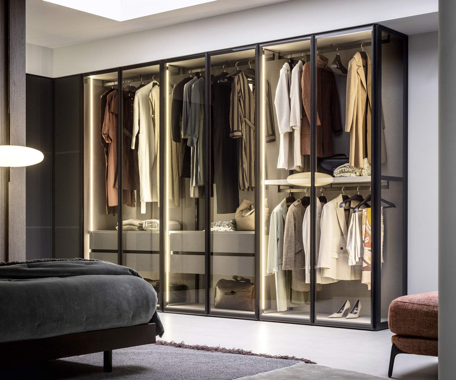 Novamobili Armoire Perry portes vitrées avec éclairage Novamobili Armoire Perry portes vitrées avec éclairage