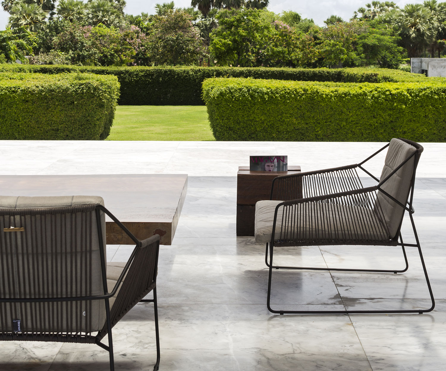 Oasiq Sandur Schnur Fauteuil design sur la terrasse du jardin en gris foncé anthracite Oasiq Sandur Schnur Fauteuil design sur la terrasse du jardin en gris foncé anthracite