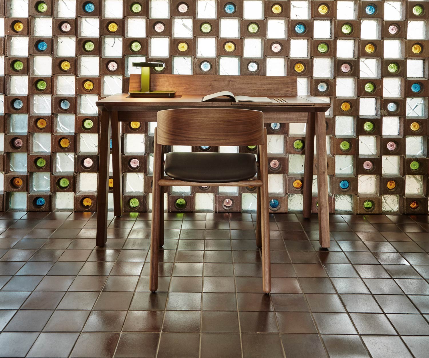 Punt Mava Chaise design en noyer massif Assise Dossier Plaqué Punt Mava Chaise design en noyer massif Assise Dossier Plaqué