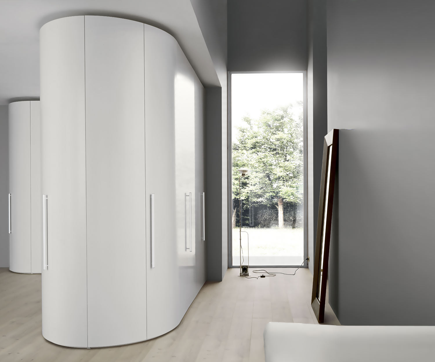 Novamobili Armoire d'angle design Alfa Curvo comme séparation de pièce Novamobili Armoire d'angle design Alfa Curvo comme séparation de pièce