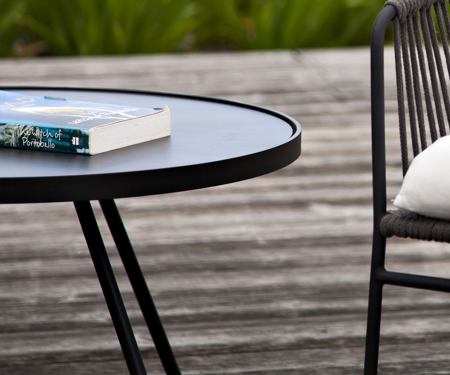 Oasiq Attol Aluminium Table d'appoint anthracite 60x35cm Oasiq Attol Aluminium Table d'appoint anthracite 60x35cm