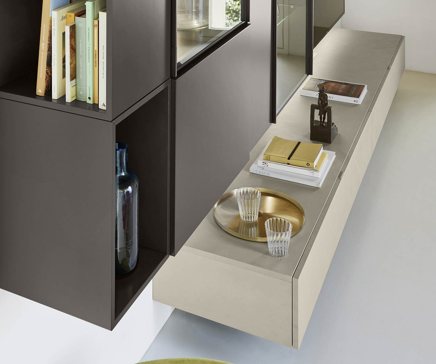 Livitalia Meuble-paroi design C39 flottant avec détail pour les vitrines en verre Livitalia Meuble-paroi design C39 flottant avec détail pour les vitrines en verre