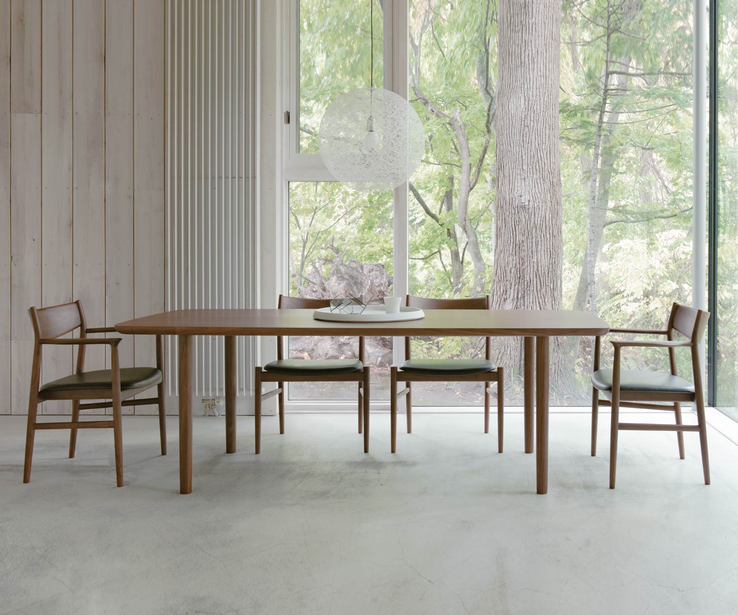 Exclusif Conde House Kamuy Design chaise à accoudoirs en chêne massif et rembourré Exclusif Conde House Kamuy Design chaise à accoudoirs en chêne massif et rembourré