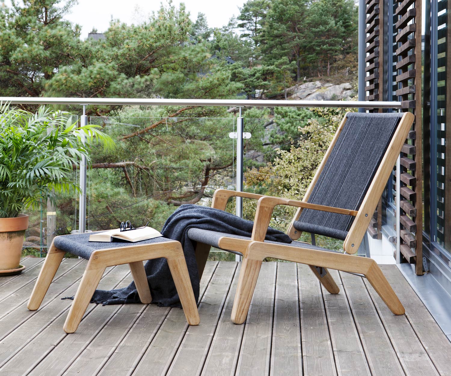Oasiq Chaise longue design Skagen en teck avec cordage gris et tabouret Oasiq Chaise longue design Skagen en teck avec cordage gris et tabouret
