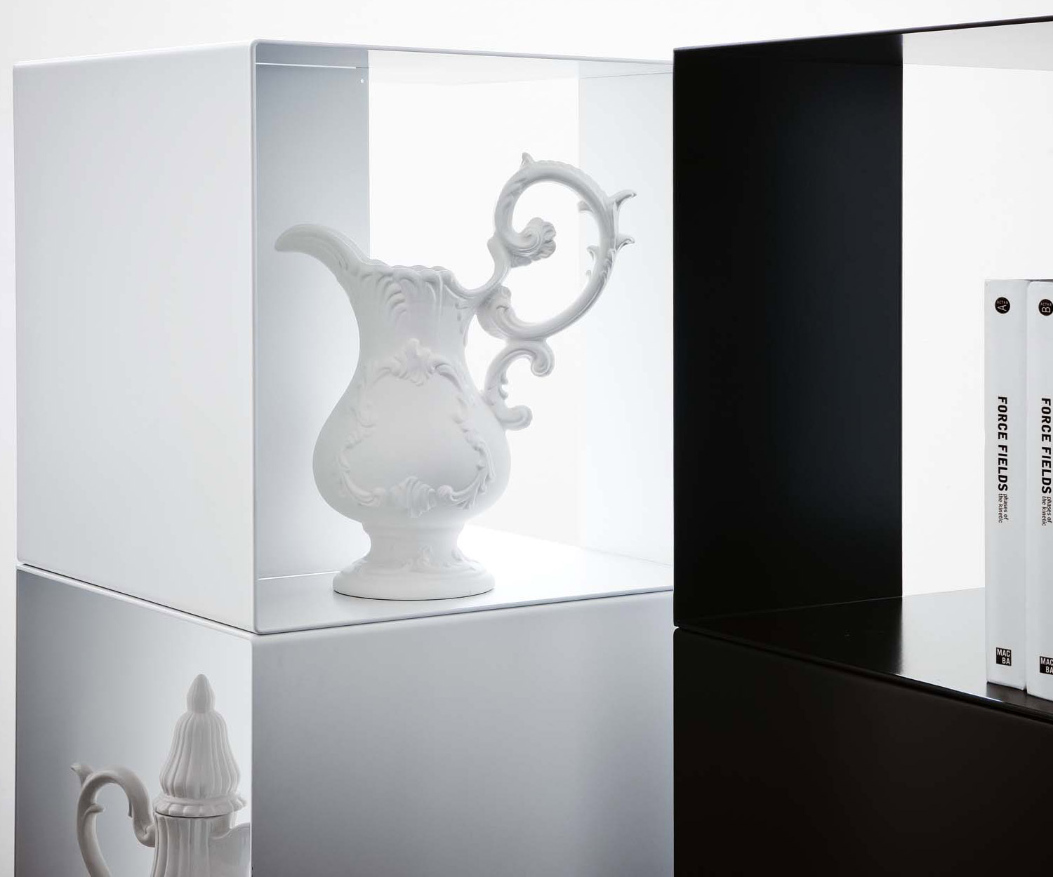 Novamobili Étagère sur pied Freebook blanc noir Novamobili Étagère sur pied Freebook blanc noir