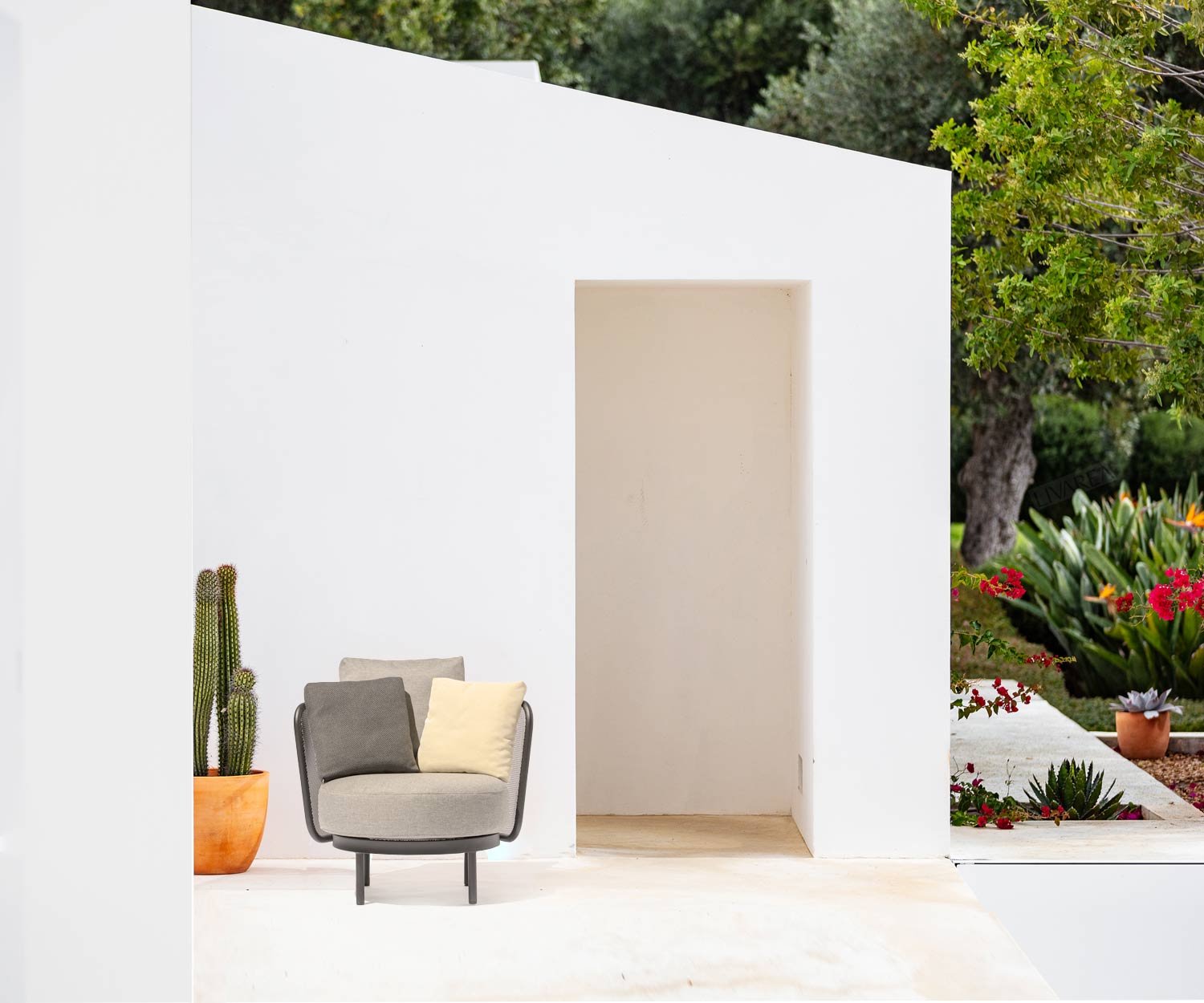 Todus Baza Round Fauteuil club design sur la terrasse Todus Baza Round Fauteuil club design sur la terrasse