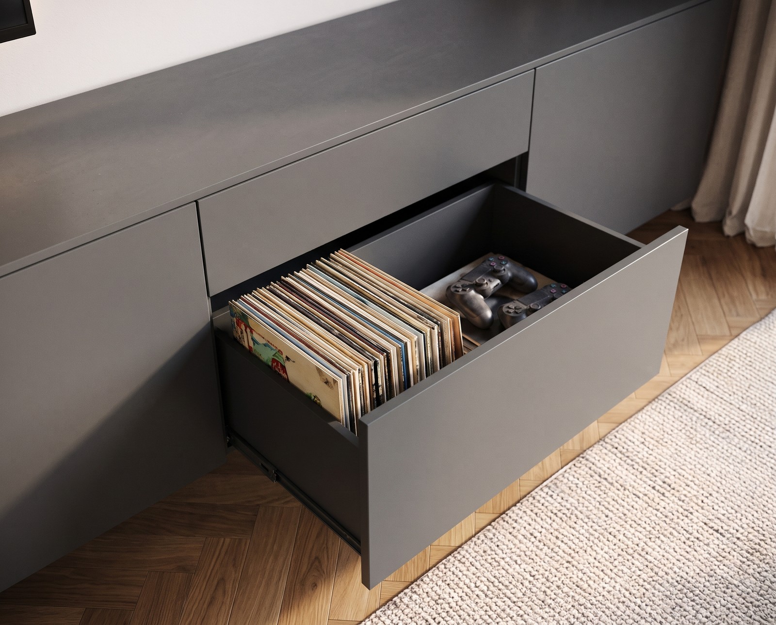Detail: hohe Schublade des TV-Sideboards Spaziora, z. B. für Schallplatten und Konsolen