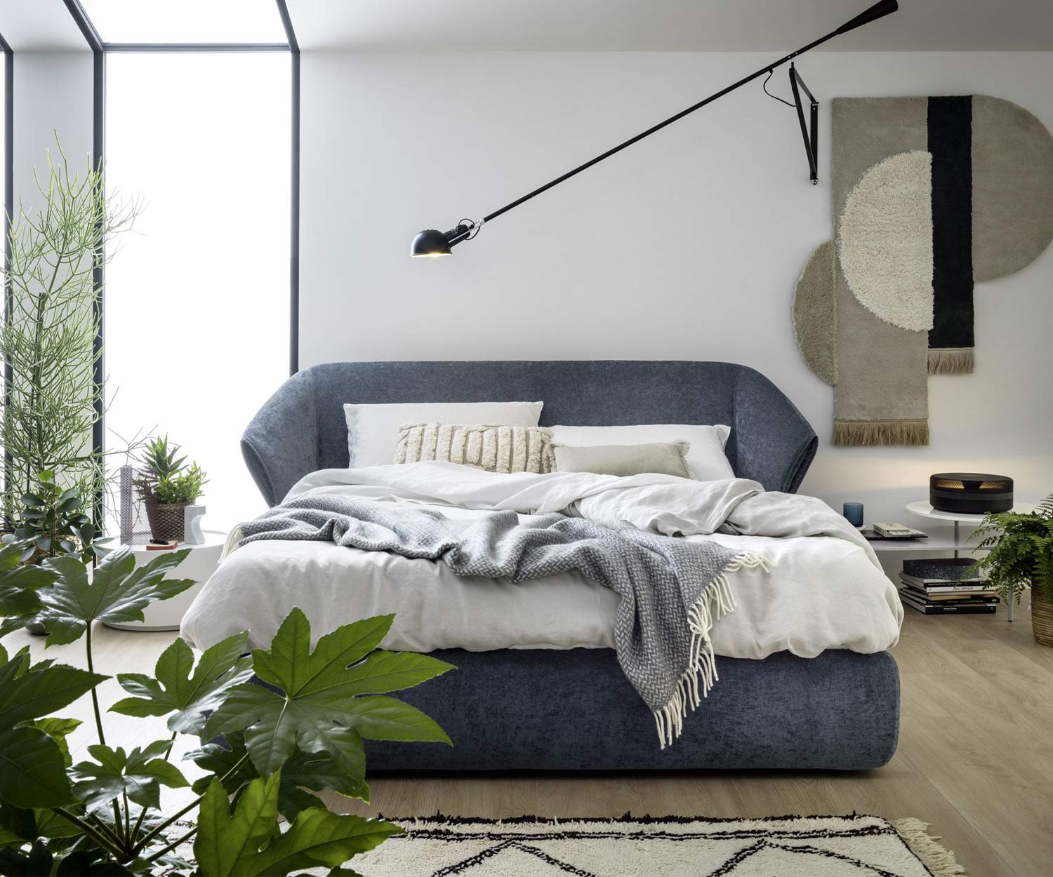 Exclusif Novamobili Lit rembourré Hide tissu gris dans la chambre à coucher Exclusif Novamobili Lit rembourré Hide tissu gris dans la chambre à coucher