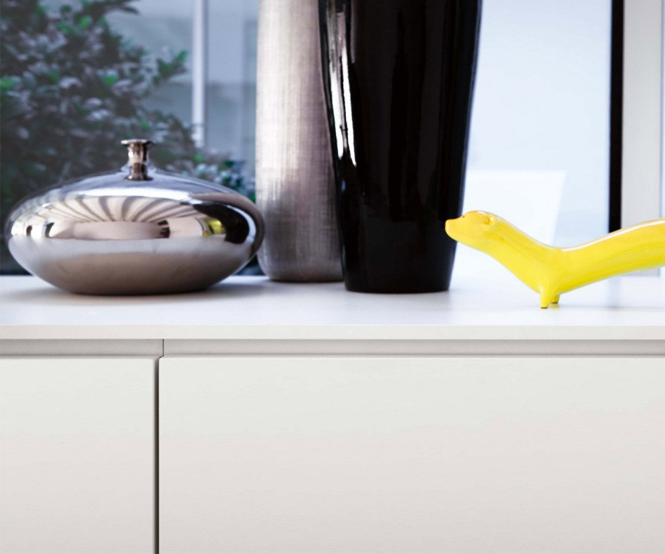 Novamobili Design Sideboard Schatten 4 détail Plaque de recouvrement avec articles de décoration Novamobili Design Sideboard Schatten 4 détail Plaque de recouvrement avec articles de décoration