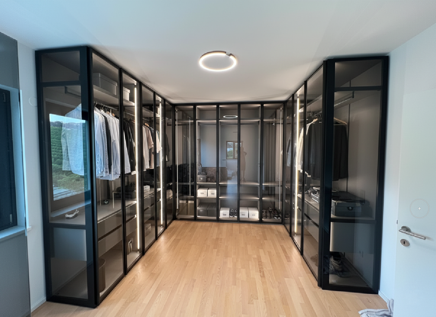 Novamobili Eckkleiderschrank Perry Ankleidezimmer mit LED Beleuchtung  (1)