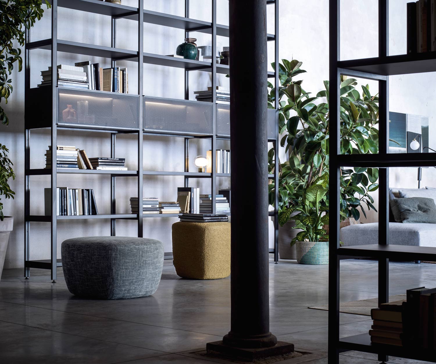 Étagère moderne Novamobili Pontile montée jusqu'au plafond Étagère moderne Novamobili Pontile montée jusqu'au plafond